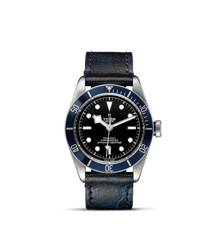 Montre Tudor Black Bay 41 mm automatique cadran noir boîtier acier bracelet en cuir vieilli bleu