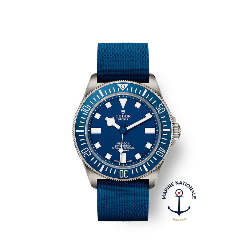 Montre Tudor Pelagos FXD x Marine Nationale 42 mm automatique cadran bleu titane bracelet en tissu