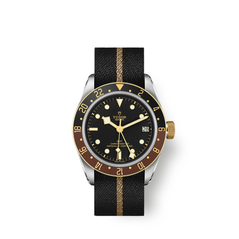 Montre Tudor Black Bay GMT S&G automatique cadran noir boîtier acier bracelet en tissu noir avec bande beige