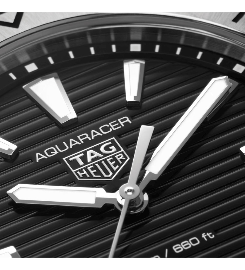 Montre TAG Heuer Aquaracer quartz boîtier acier cadran noir bracelet acier 40mm