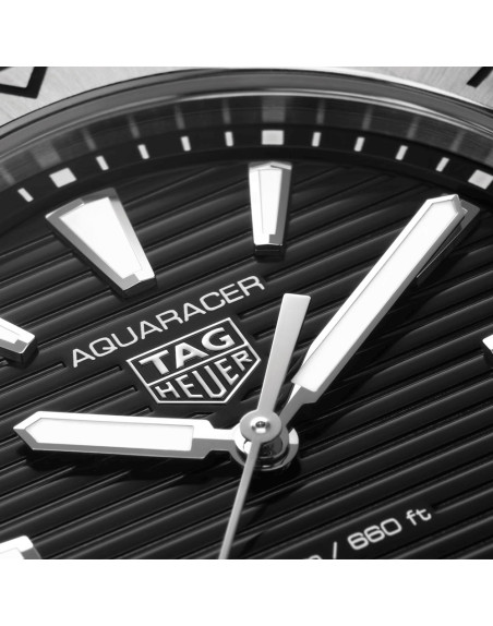 Montre TAG Heuer Aquaracer quartz boîtier acier cadran noir bracelet acier 40mm