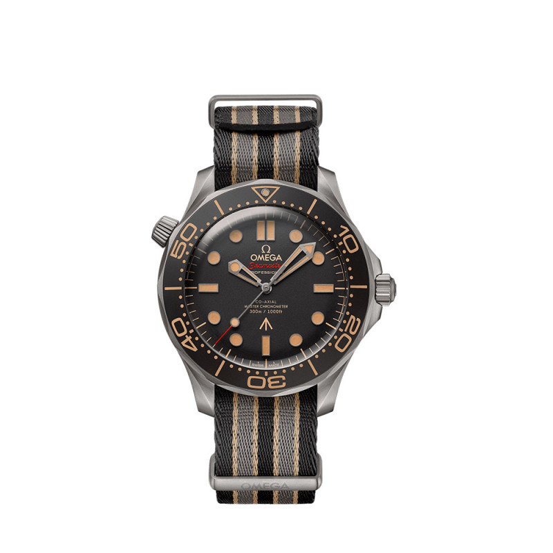 Montre Omega Seamaster Diver 300M Édition 007 automatique cadran marron bracelet tissu NATO multicolore 42mm