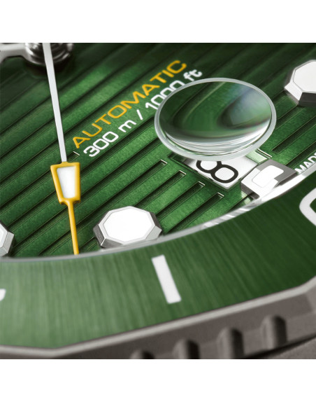 Montre TAG Heuer Aquaracer Professional 300 automatique cadran vert brossé bracelet titane 43 mm
