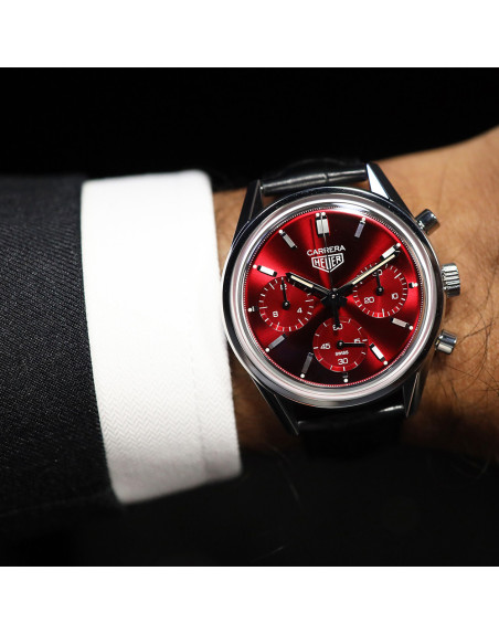 Montre TAG Heuer Carrera Chronographe automatique cadran rouge bracelet en cuir noir 39 mm