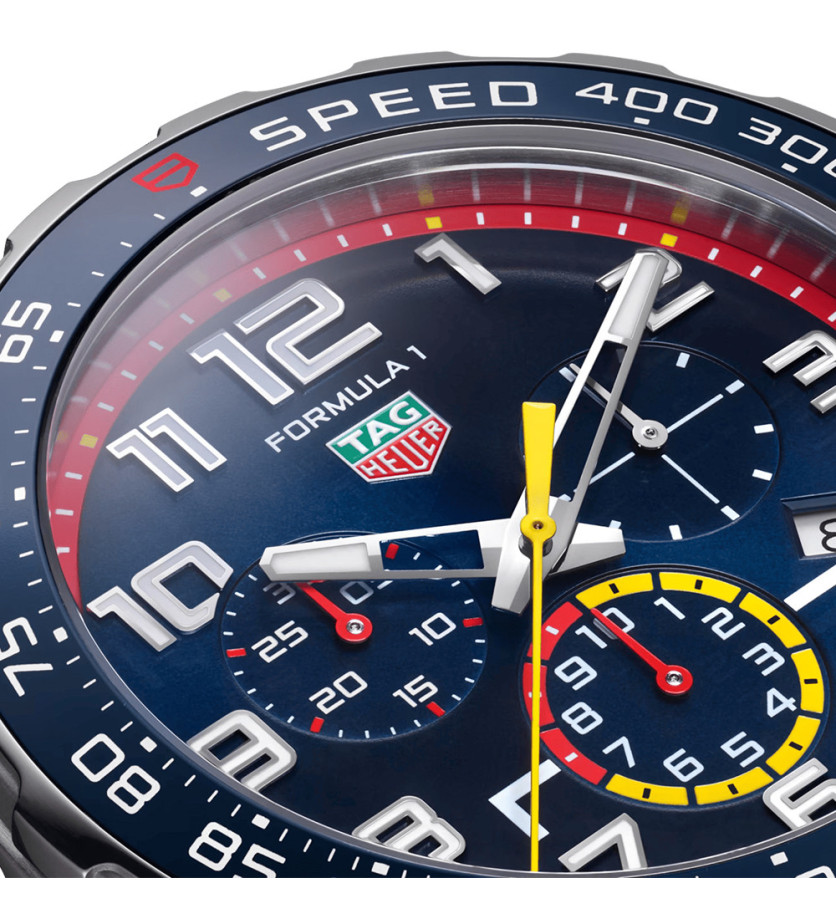 Montre TAG Heuer Formula 1 Red Bull Racing Chronographe Cadran bleu Bracelet caoutchouc 43mm