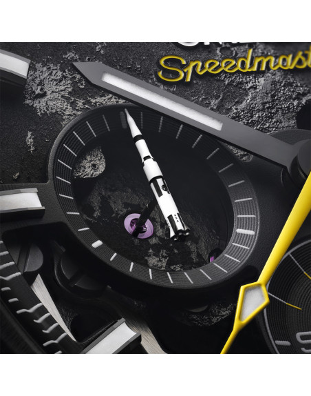 Montre Omega Speedmaster Apollo 8 Dark Side Of The Moon manuel cadran noir bracelet caoutchouc noir 44,25 mm